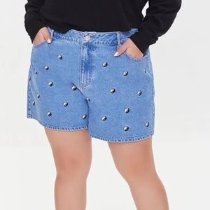 🆕 Forever 21+ Plus-Size Yin Yang Embroidered Jean Shorts